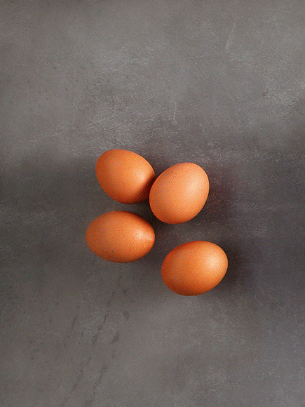 Καγιανάς (στραπατσάδα) με αυγά, μανιτάρια και θυμάρι