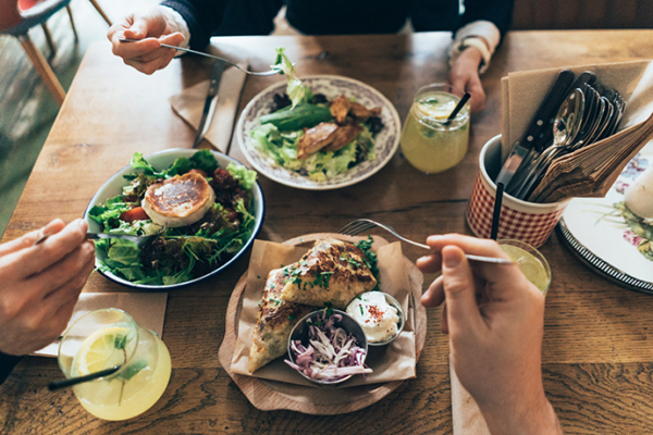 Πώς να κάνουμε τη σωστή επιλογή όταν τρώμε έξω;