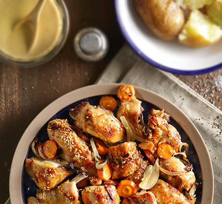 Παϊδάκια κοτόπουλου στον φούρνο με κρεμμύδι, πάπρικα και καρότα