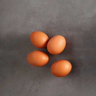 Καγιανάς (στραπατσάδα) με αυγά, μανιτάρια και θυμάρι