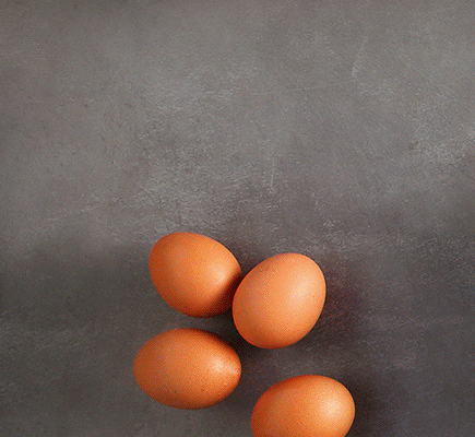 Καγιανάς (στραπατσάδα) με αυγά, μανιτάρια και θυμάρι