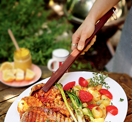 Χοιρινές μπριζόλες με μαρινάρισμα σε κρεμμύδι και πάπρικα