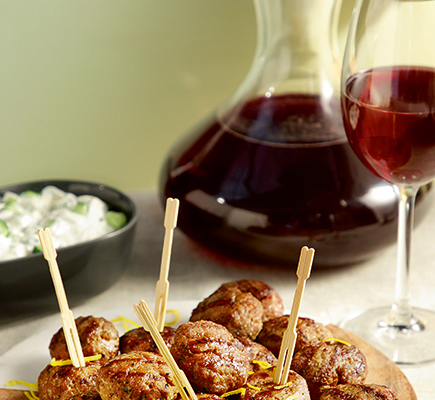 Κεφτεδάκια φούρνου με πάπρικα, ξύσμα πορτοκαλιού και φρυγανιά