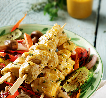 Σπιτικά σουβλάκια κοτόπουλο στο φουρνο σε λαδόκολλα