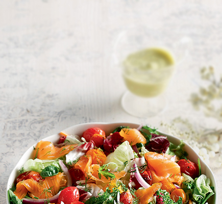 Πράσινη σαλάτα με καπνιστό σολομό