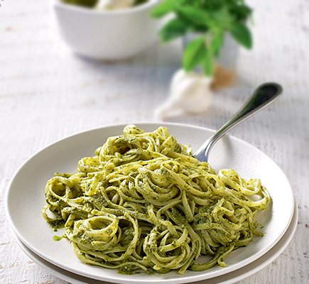 Λινγκουίνι με πέστο βασιλικού #allazoumesinithies | ΑΒ Βασιλόπουλος