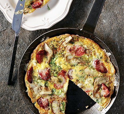 Ομελέτα με αγκινάρες και λουκάνικο με πορτοκάλι #allazoumesinithies | ΑΒ Βασιλόπουλος