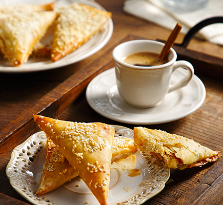 Ταχινοπιτάκια με μακεδονικό χαλβά και φύλλο κρούστας #allazoumesinithies | ΑΒ Βασιλόπουλος