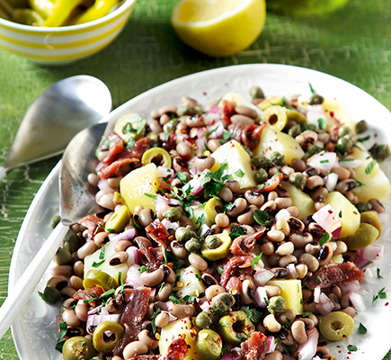 Ζεστή σαλάτα με μαυρομάτικα