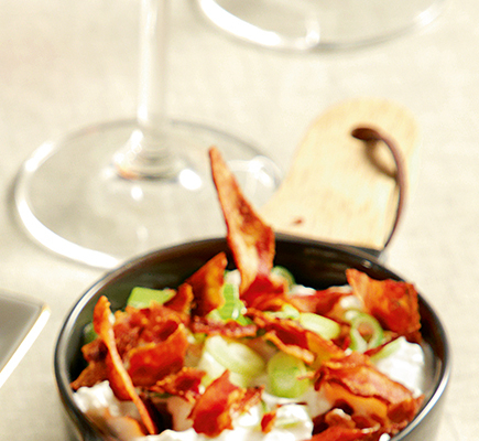 Με κατσικίσιο τυρί και τραγανό μπέικον