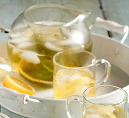 Κρύο τσάι φρέσκου δυόσμου με φλούδες λεμονιού #allazoumesinithies | ΑΒ Βασιλόπουλος