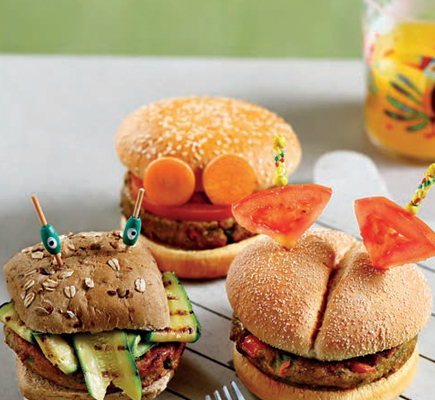 Υγιεινό μπέργκερ με ψάρι και λαχανικά