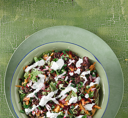 Μαρουλοσαλάτα με ωμές ρίζες και σάλτσα τυριού #allazoumesinithies | ΑΒ Βασιλόπουλος