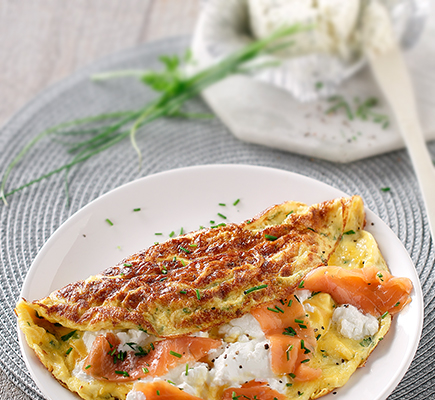 Ομελέτα με καπνιστό σολομό και μυρωδικά #allazoumesinithies | ΑΒ Βασιλόπουλος