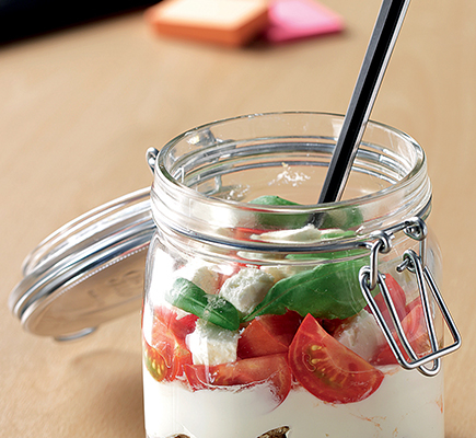 Παξιμάδι στο βάζο με γιαούρτι