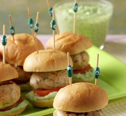 Μπεργκεράκια με μπιφτέκια κοτόπουλου στο τηγάνι