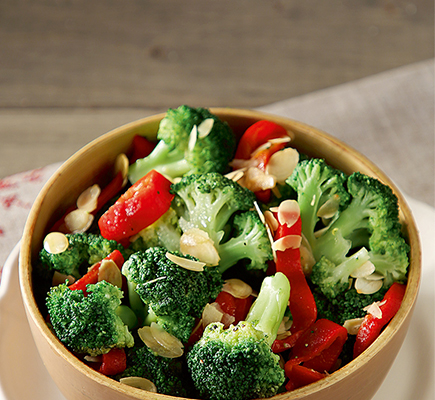 Μπρόκολο με κόκκινες πιπεριές και αμύγδαλα #allazoumesinithies | ΑΒ Βασιλόπουλος
