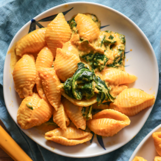 Ζυμαρικά με κολοκύθα, γραβιέρα και σπανάκι