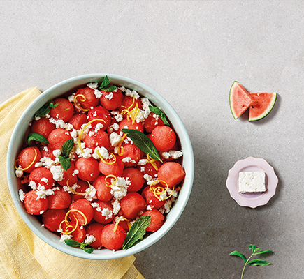Καλοκαιρινή σαλάτα με καρπούζι, φέτα και δυόσμο