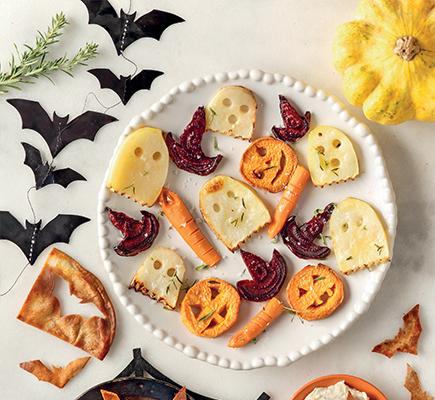 Ψητά λαχανικά Halloween με σπιτικά τσιπς