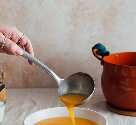 Σούπα βελουτέ καρότο & κολοκύθα με θυμάρι, σουπα με κολοκυθα, σουπα βελουτε κολοκυθας