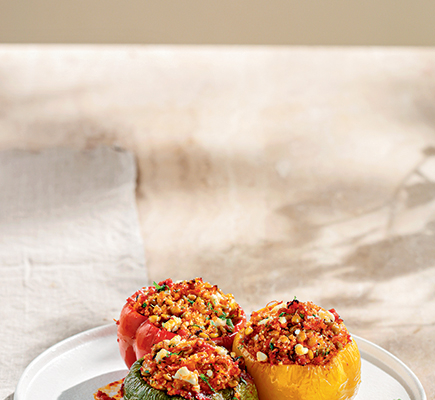 Πιπεριές γεμιστές με φέτα, κινόα και φακές