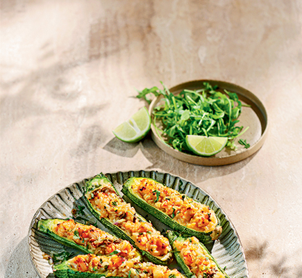 Κολοκυθάκια γεμιστά με γαρίδες και τους ανθούς τους