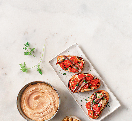 Μπρουσκέτες με χούμους από ρεβίθια