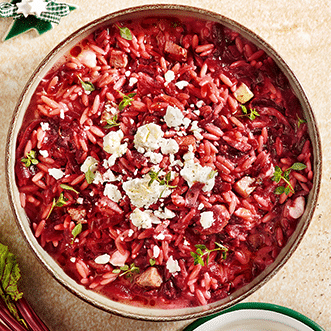 Κριθαρότο με παντζάρι, απάκι και κατσικίσιο τυρί